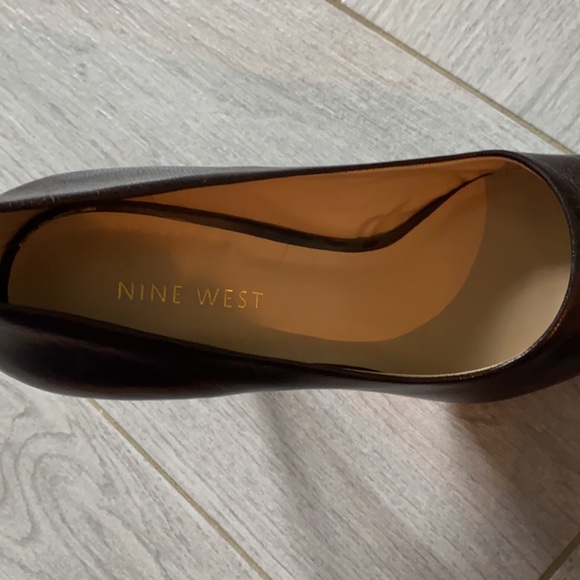 Nine West round toe pumps size 6 - Picture 2 of 2